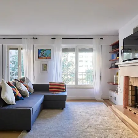 Cosy And Modern With Garage And Swimming Pool Lissabon