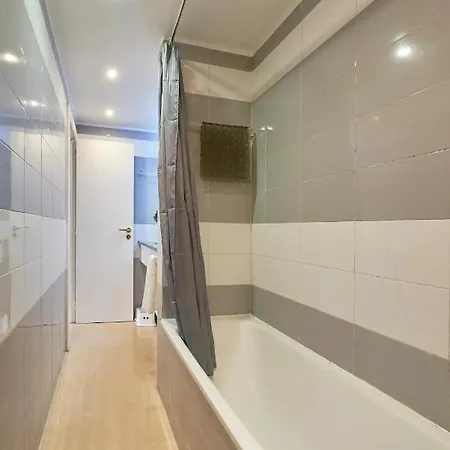 Cosy And Modern With Garage And Swimming Pool Apartment *