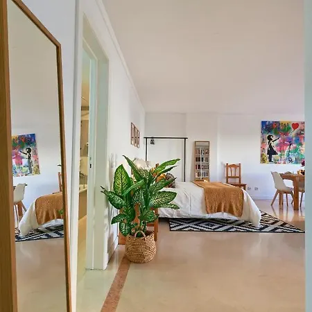 Cosy And Modern With Garage And Swimming Pool Apartment
