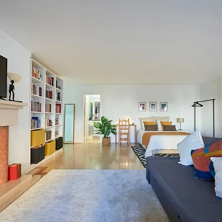 Cosy And Modern With Garage And Swimming Pool Lissabon