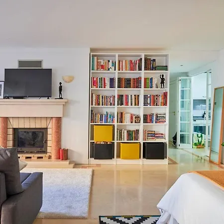 Apartment Cosy And Modern With Garage And Swimming Pool