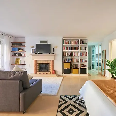 Cosy And Modern With Garage And Swimming Pool