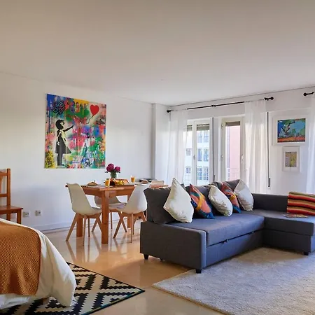 Cosy And Modern With Garage And Swimming Pool * Lissabon
