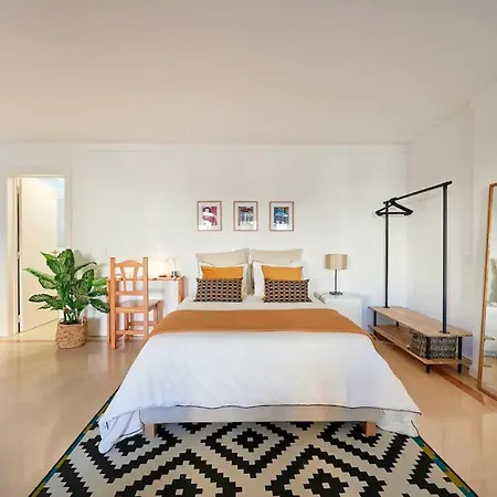 Cosy And Modern With Garage And Swimming Pool *