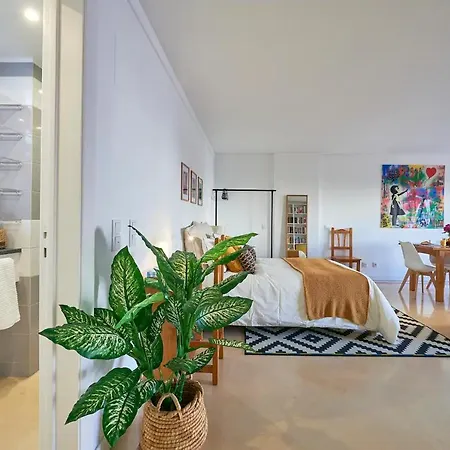 Cosy And Modern With Garage And Swimming Pool *
